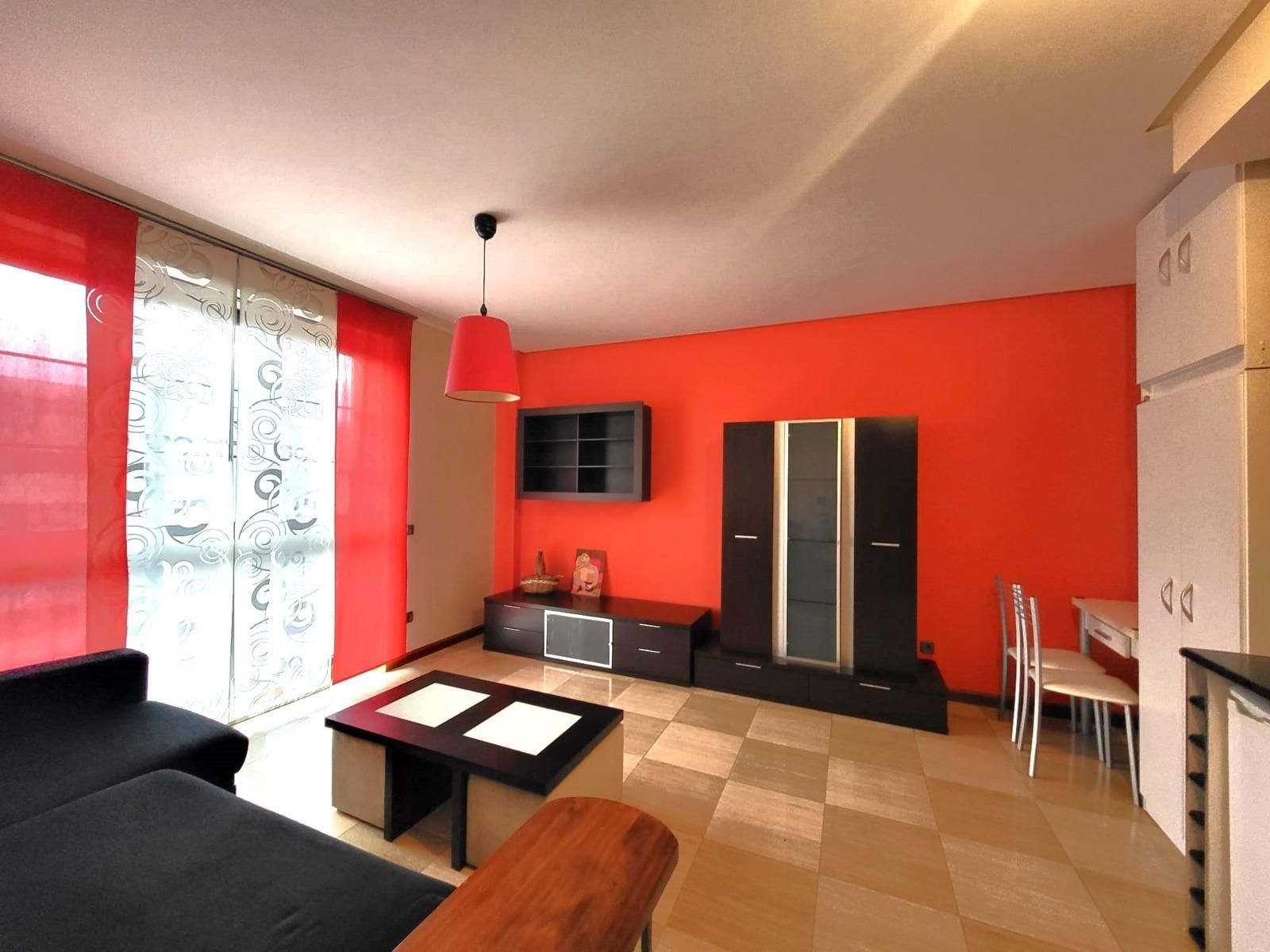 Piso de alquiler en Calle de Dos Hermanas, San Claudio - La Chantría