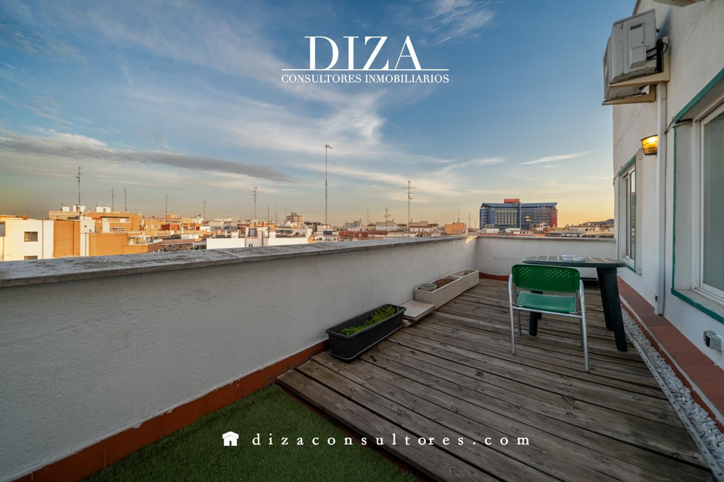 Vista exterior de Àtic en venda en  Madrid Capital amb Calefacció i Terrassa