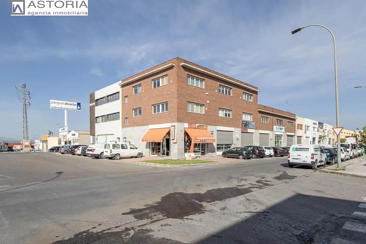 Nau industrial en venda a Avenida JUNCARIL, imagen 2