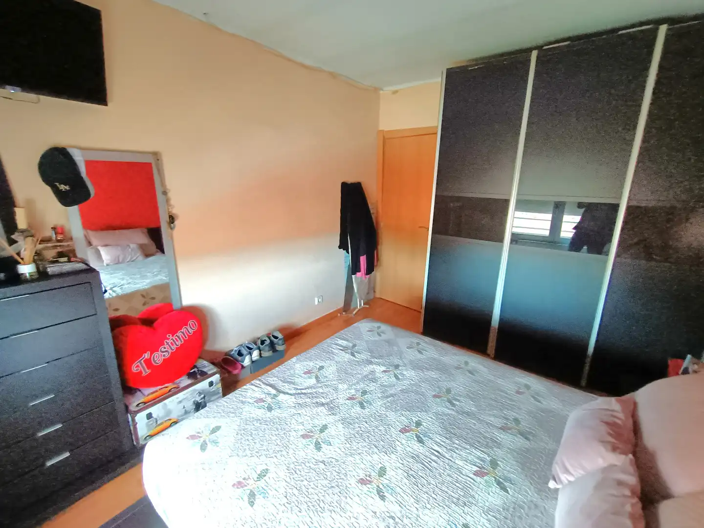 Schlafzimmer von Wohnung zum Verkauf in Manlleu mit Klimaanlage, Heizung und Parkett