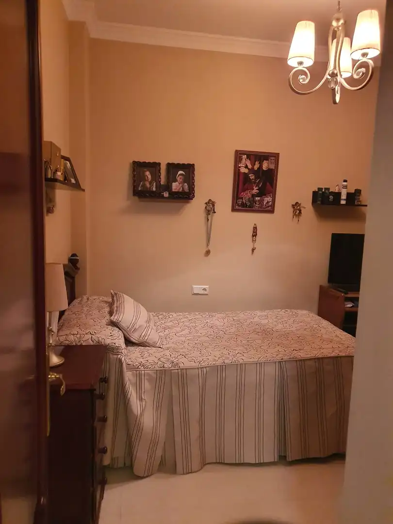 Habitación de Casa o chalet en venta en Brenes con Aire acondicionado, Jardín privado y Terraza
