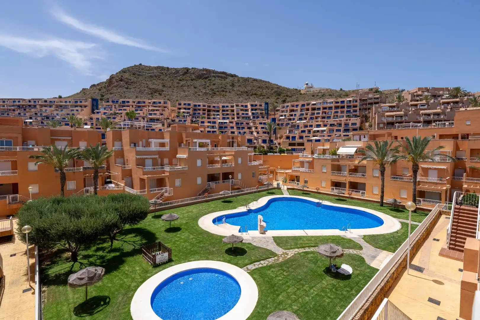 Außenansicht von Maisonette zum Verkauf in Mojácar mit Klimaanlage, Privatgarten und Terrasse