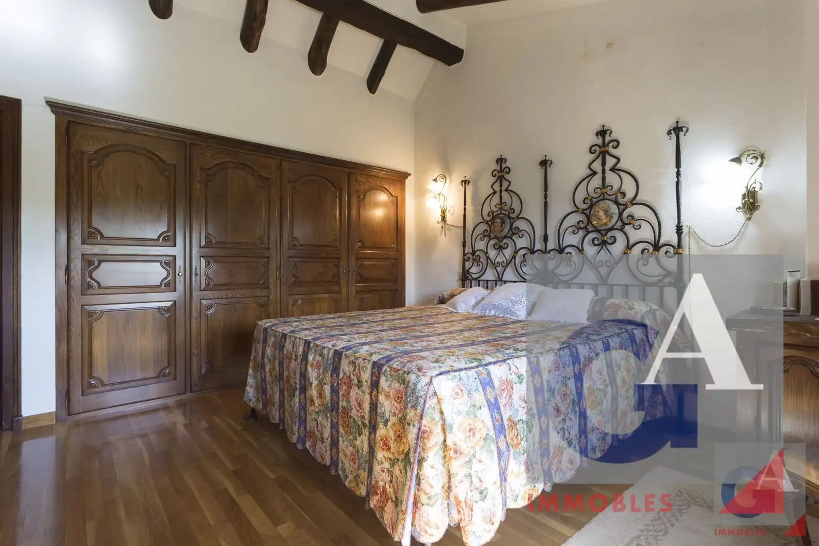 Country homes for sale in Montagut i Oix