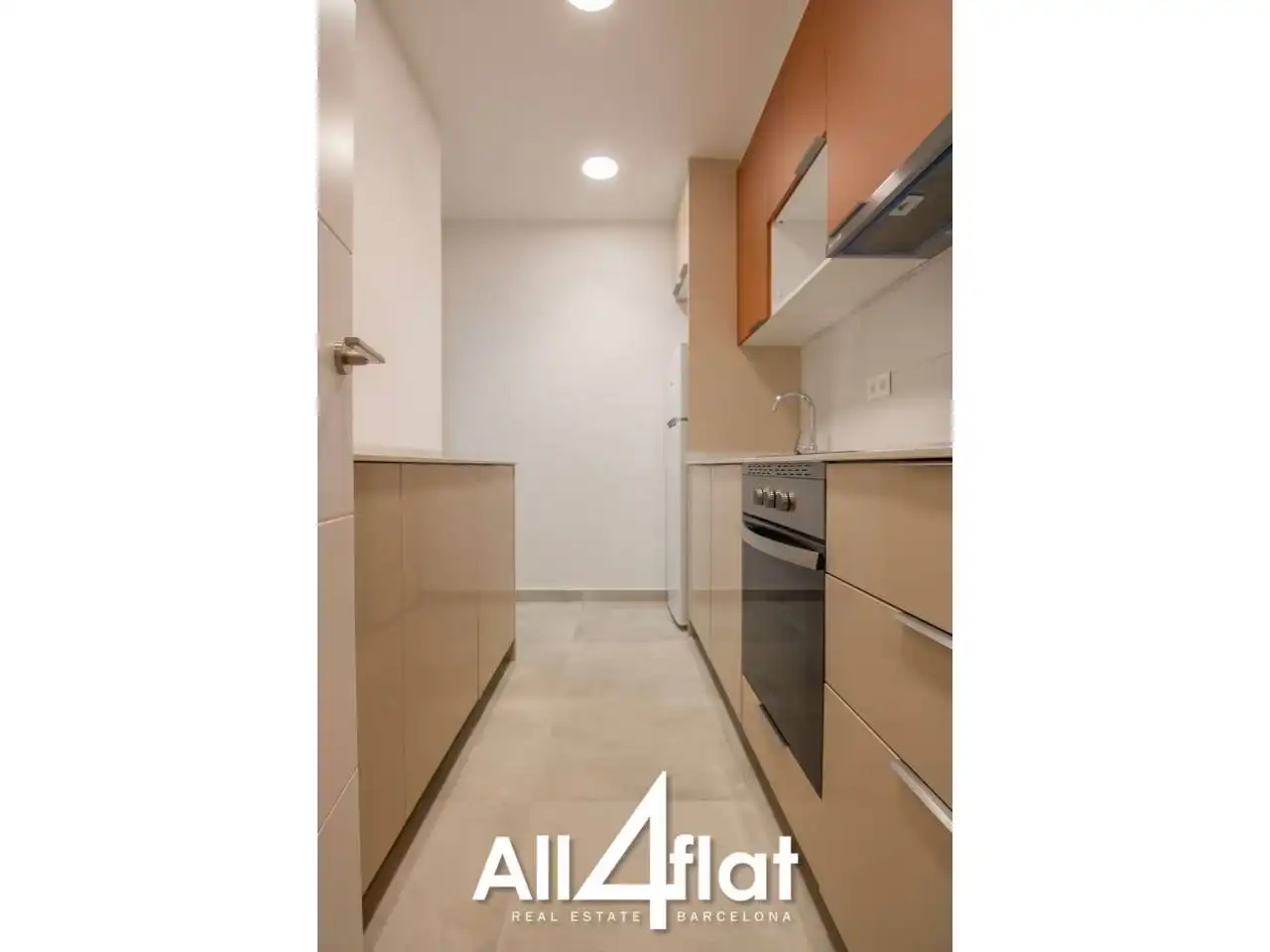 Kitchen of Flat for rent in Barcelona  with Air Conditioner and Alarm