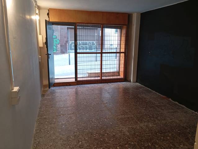 Local comercial en Alquiler en Carrer de Salvà en El Poble Sec - Parc de Montjuïc