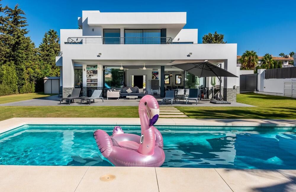 Swimming pool of House or chalet for sale in Estepona  with Air Conditioner, Private garden and Terrace