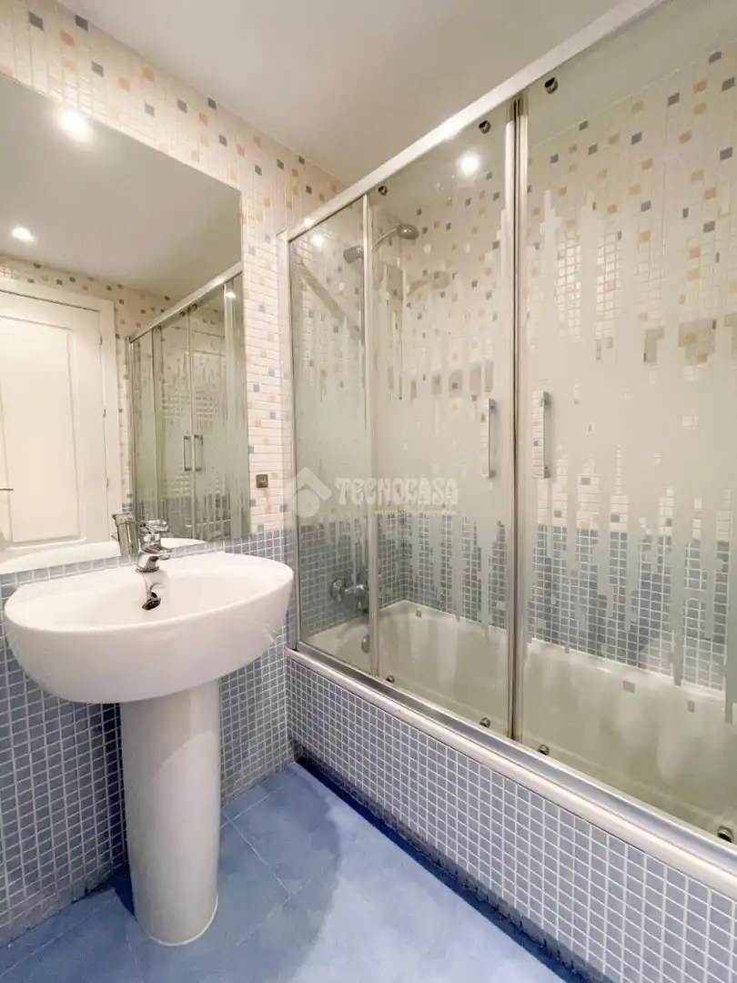 Baño de Piso en venta en Madrid con Aire acondicionado, Calefacción y Parquet