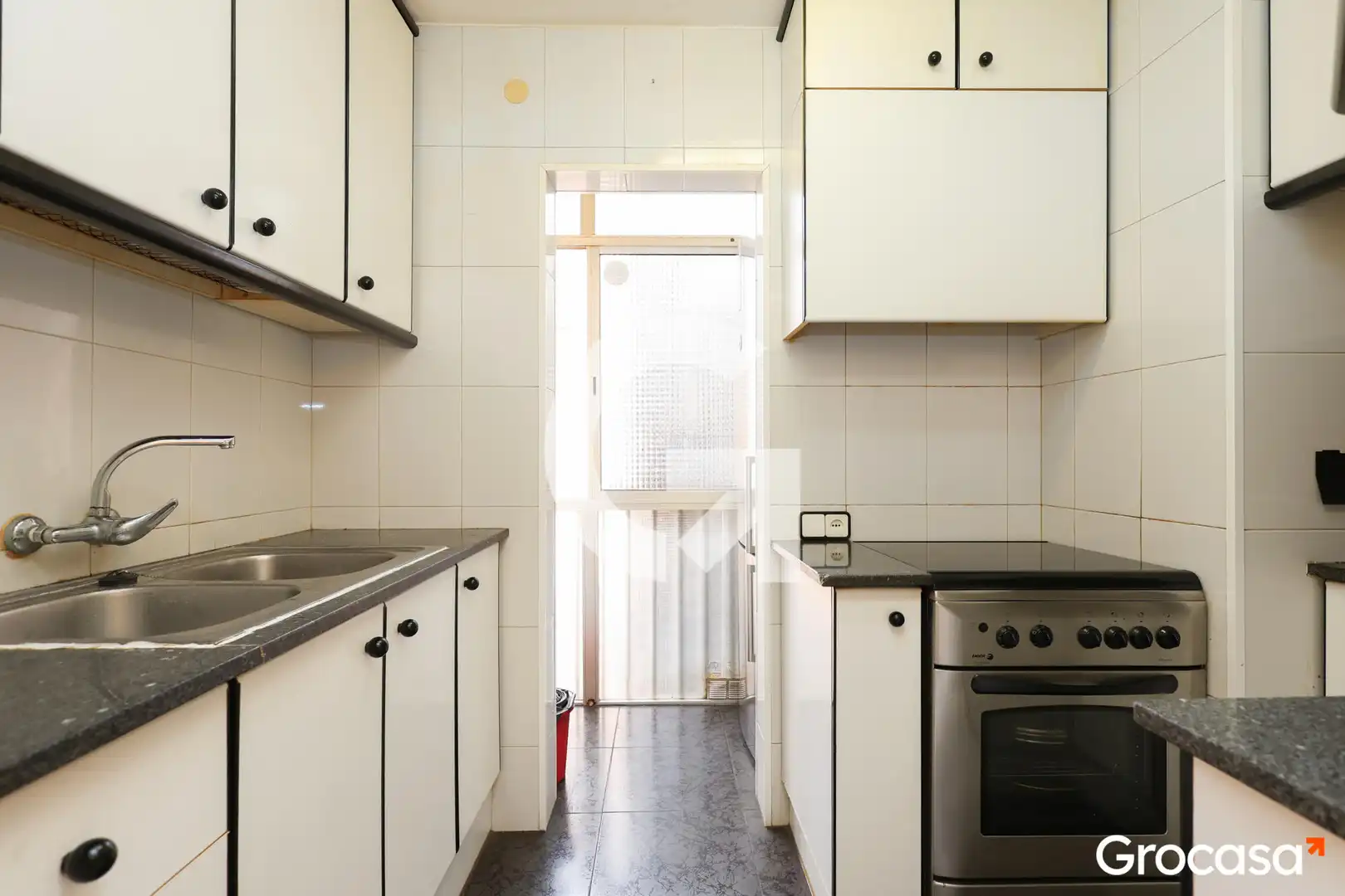Cuina de Àtic en venda en L'Hospitalet de Llobregat amb Aire condicionat, Terrassa i Forn