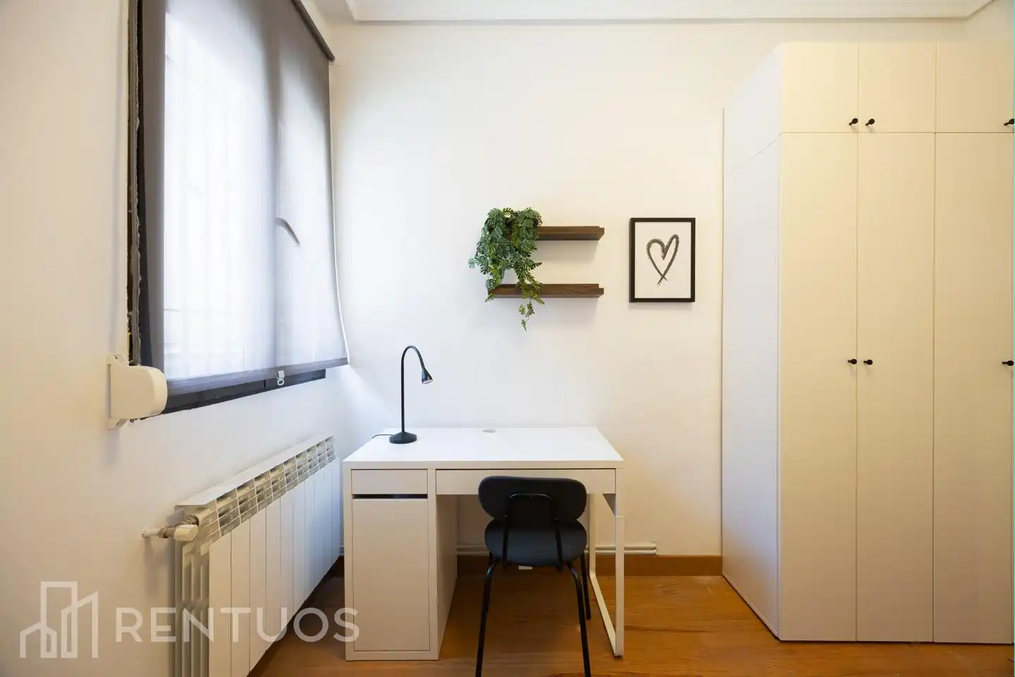 Schlafzimmer von Wohnung zur Miete in Madrid mit Heizung, Parkett und Möbliert