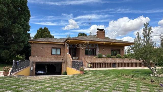Casa-chalet en Venta en Mansilla de las Mulas