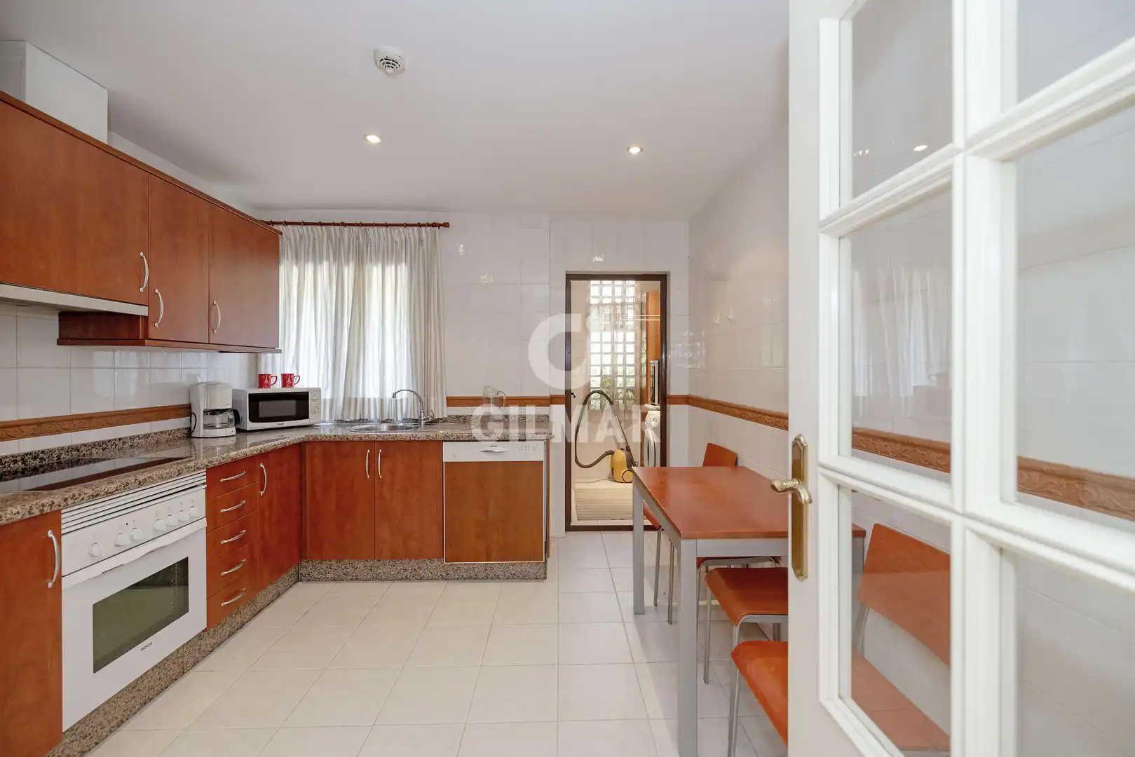 Cuina de Apartament en venda en Marbella amb Calefacció, Traster i Piscina