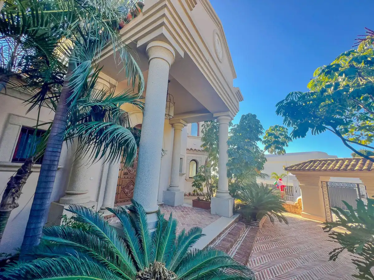 Vista exterior de Casa adosada en venta en Benahavís con Aire acondicionado y Terraza
