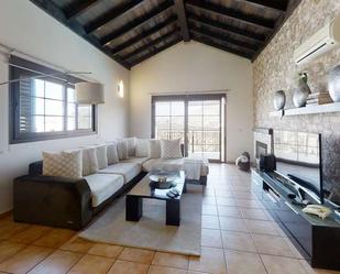 Sala d'estar de Casa o xalet en venda en Tinajo amb Terrassa i Piscina
