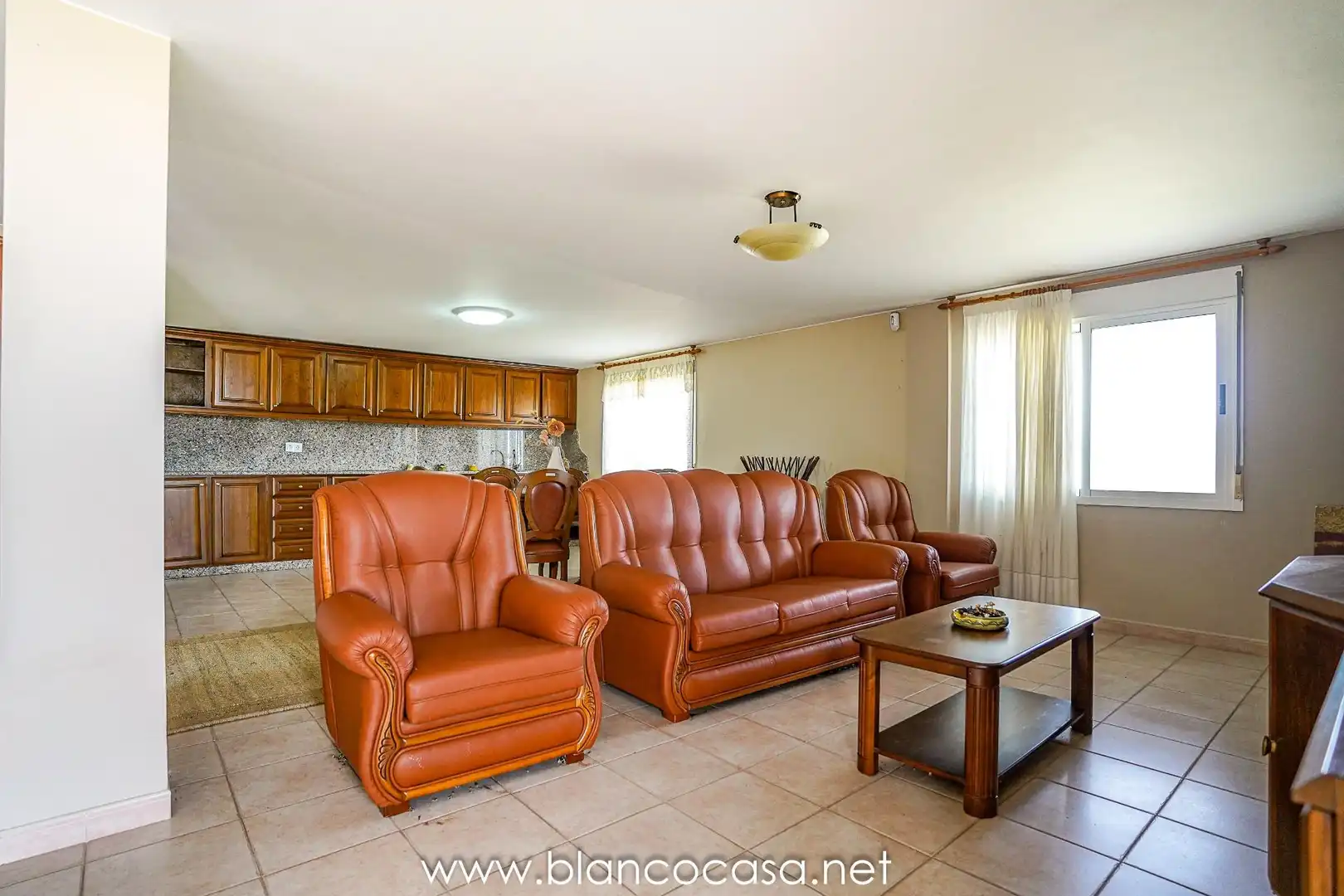 Sala d'estar de Casa o xalet en venda en Malpica de Bergantiños amb Jardí privat, Terrassa i Traster