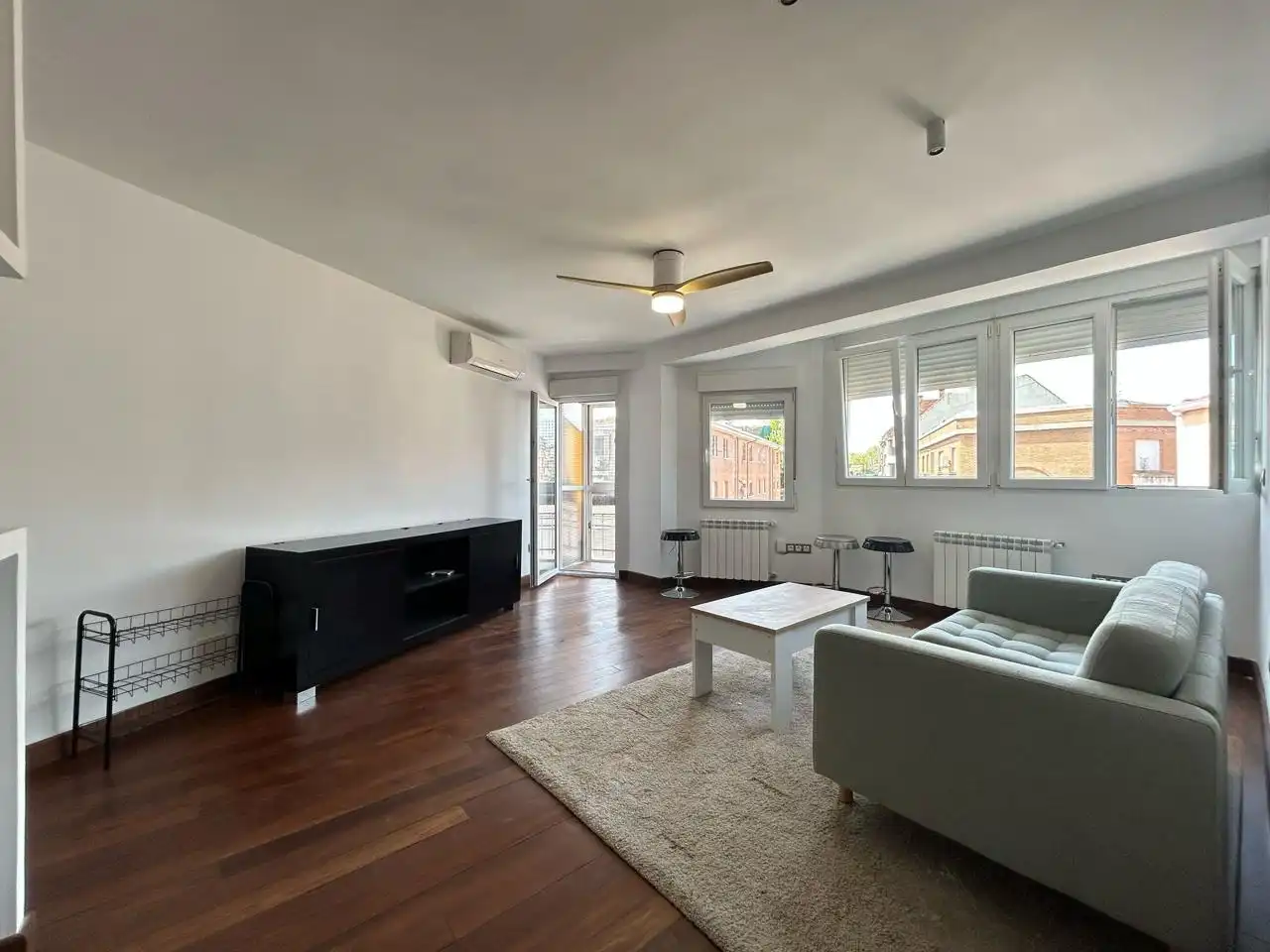Living room of Flat for rent in Pozuelo de Alarcón  with Air Conditioner and Terrace