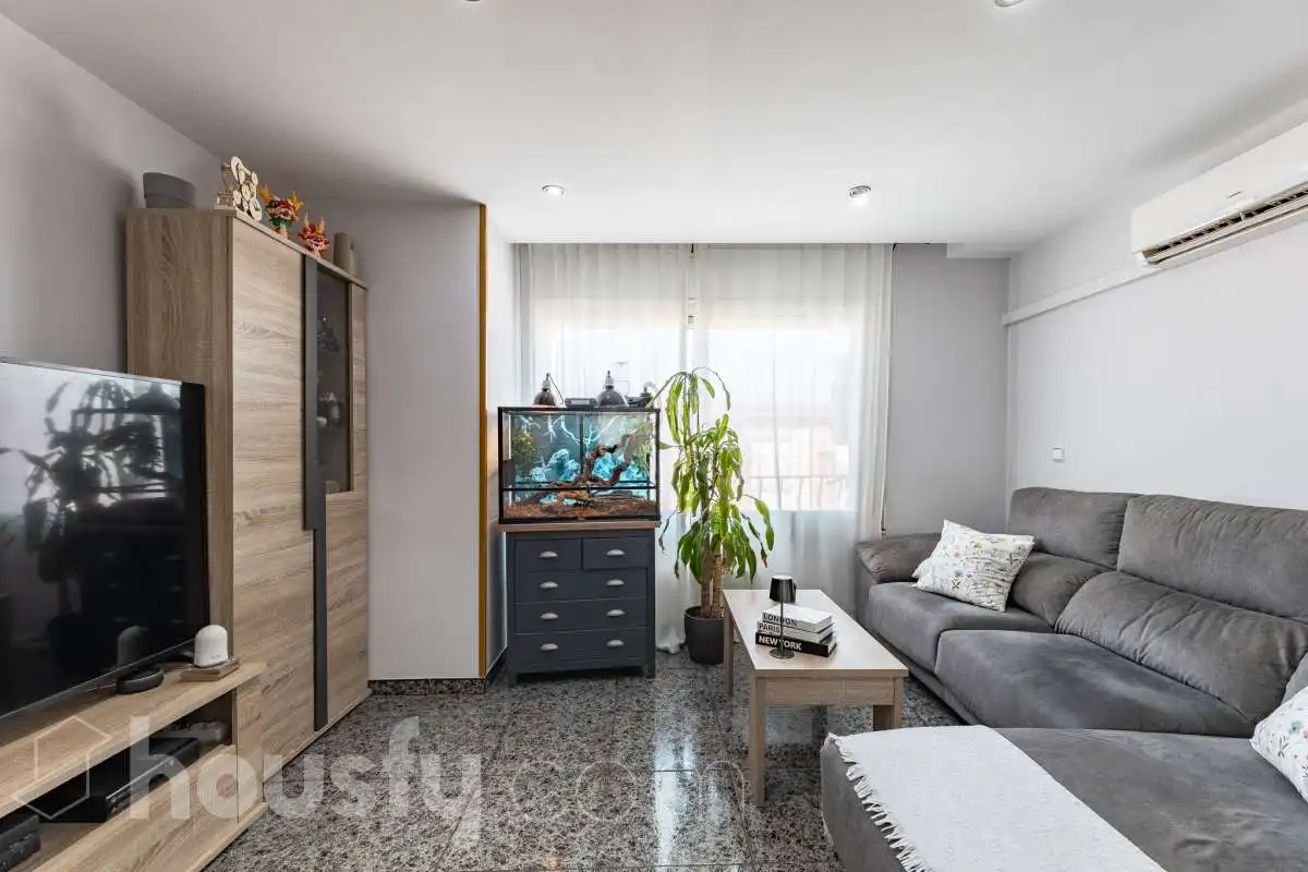 Living room of Flat for sale in Sabadell  with Air Conditioner, Heating and Furnished