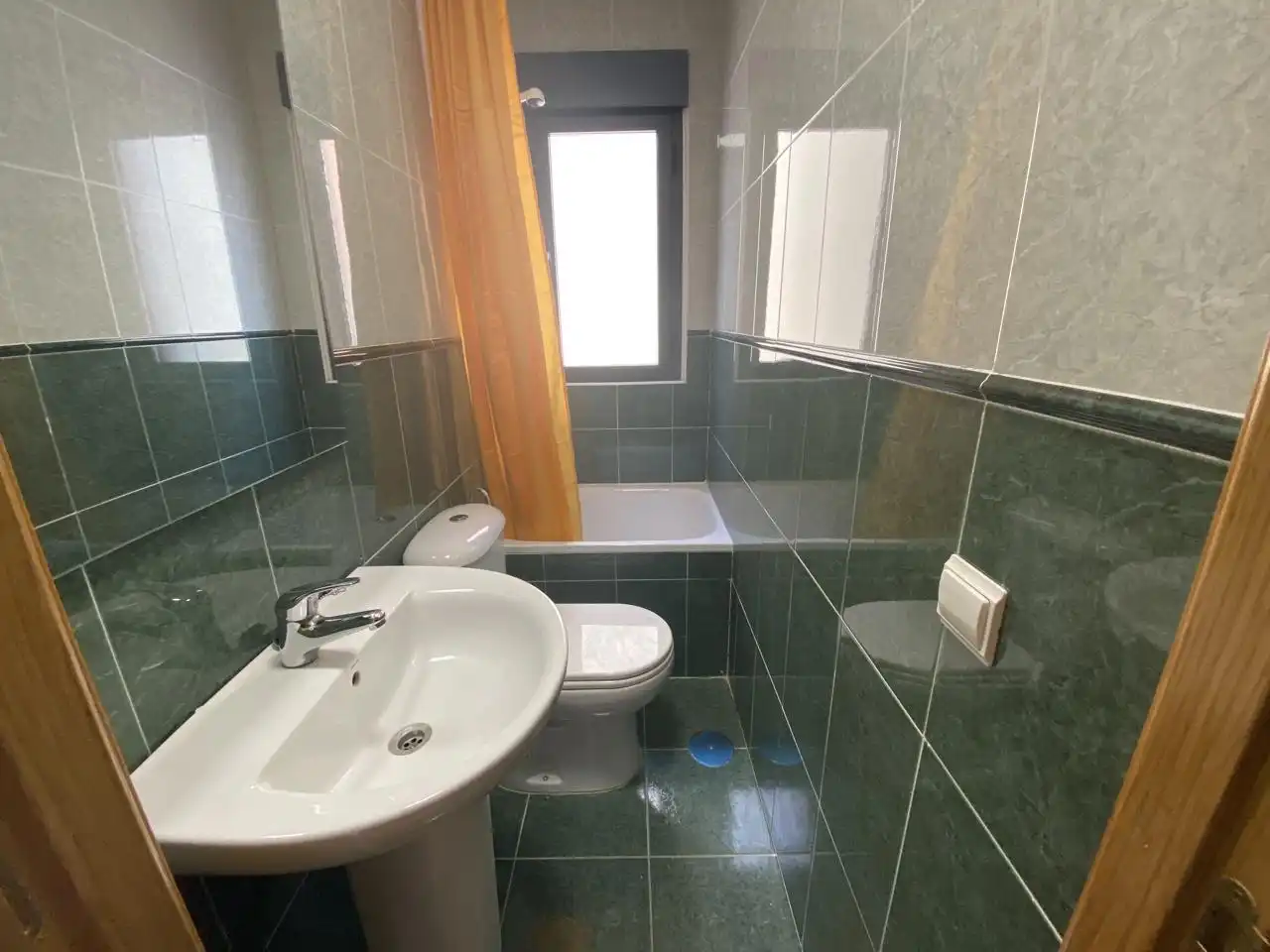 Bathroom of Flat for share in León Capital   with Furnished