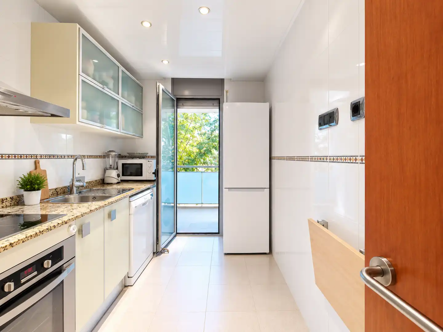 Cocina de Piso en venta en Roda de Berà con Calefacción y Jardín privado
