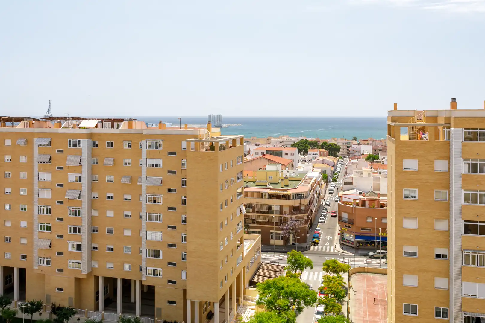 Vista exterior de Àtic en venda en Alicante / Alacant amb Aire condicionat, Calefacció i Jardí privat