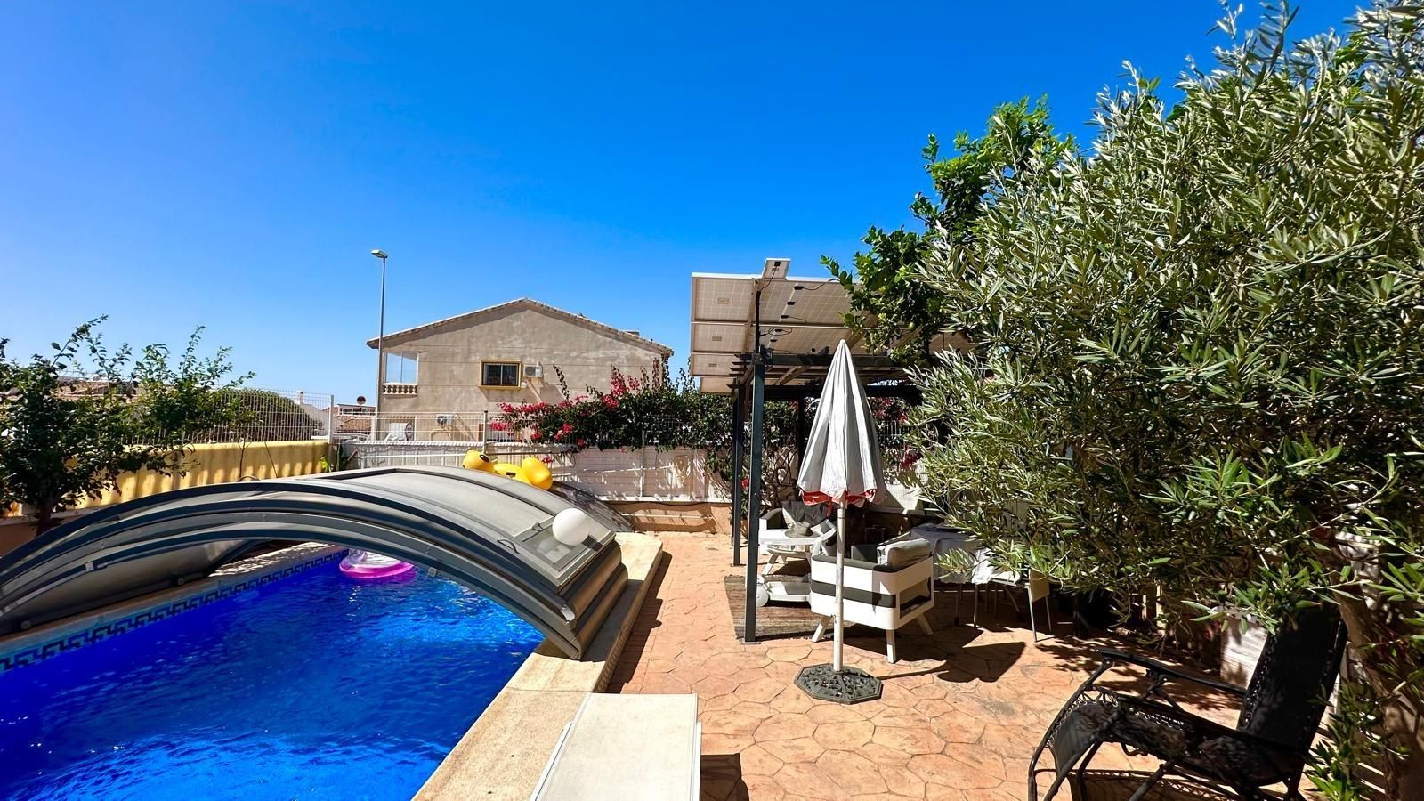 Piscina de Casa o chalet en venta en Orihuela con Jardín privado, Piscina y Piscina comunitaria