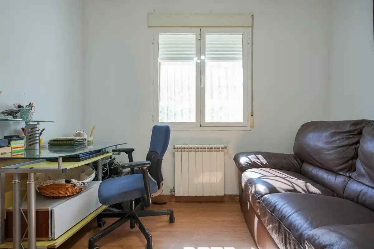 Habitación de Casa adosada en venta en Pioz con Aire acondicionado, Calefacción y Jardín privado