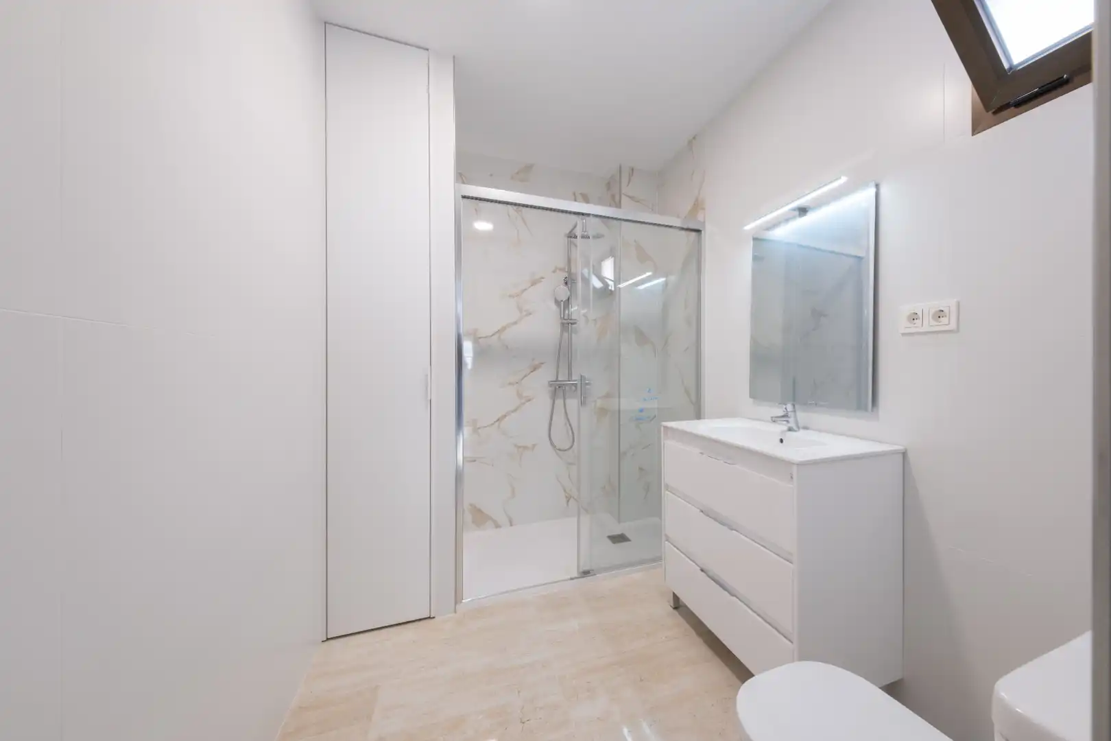 Bathroom of Attic for sale in Las Palmas de Gran Canaria  with Air Conditioner, Terrace and Balcony