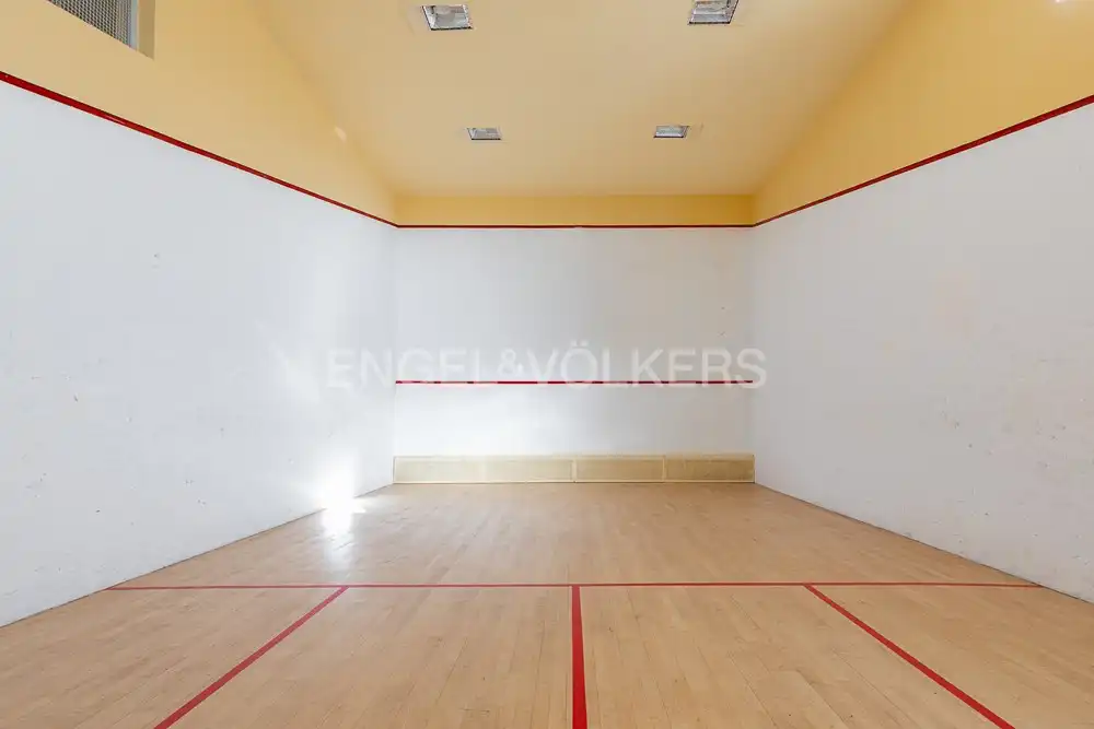 Wohnung zum Verkauf in Valencia mit Heizung, Privatgarten und Terrasse