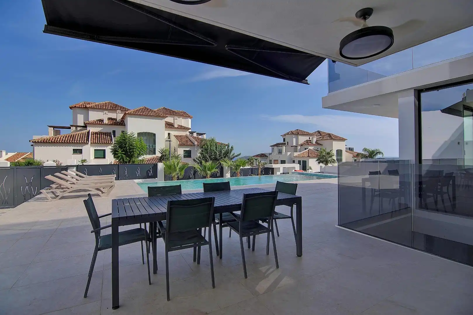 Villa con piscina in vendita a Golf Bahía, imagen 56