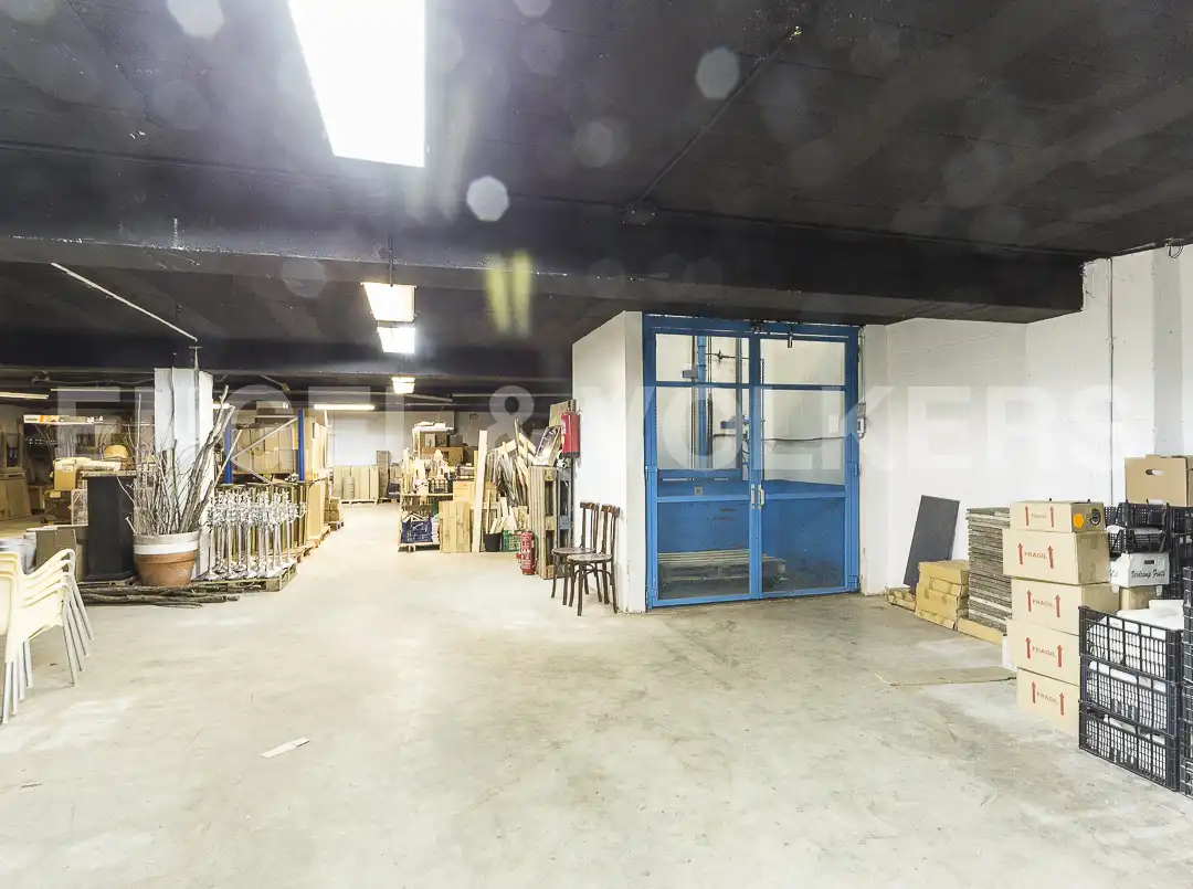 Nau industrial de lloguer en Sant Feliu de Llobregat