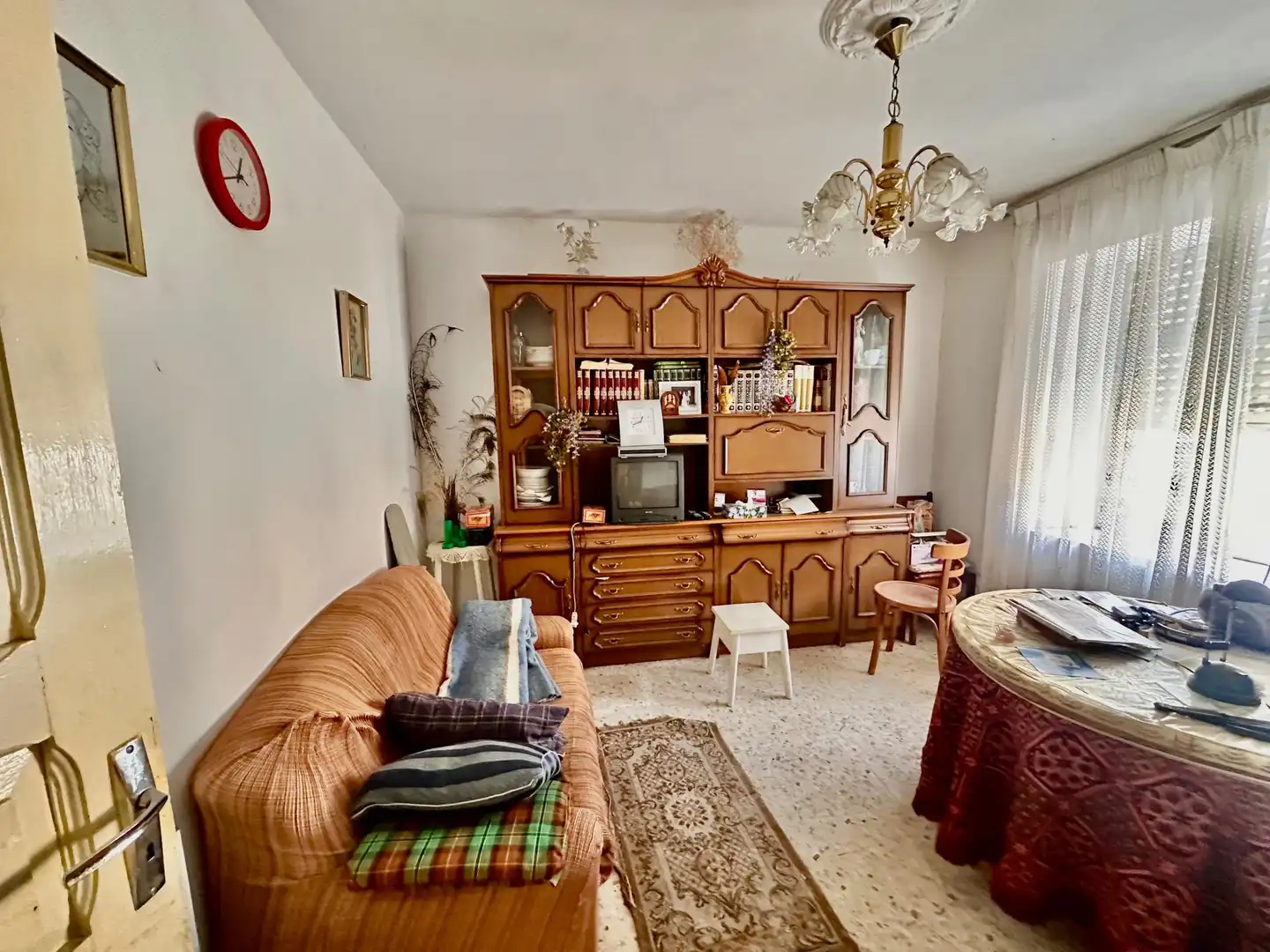 Sala d'estar de Casa adosada en venda en Riego de la Vega amb Calefacció, Terrassa i Balcó