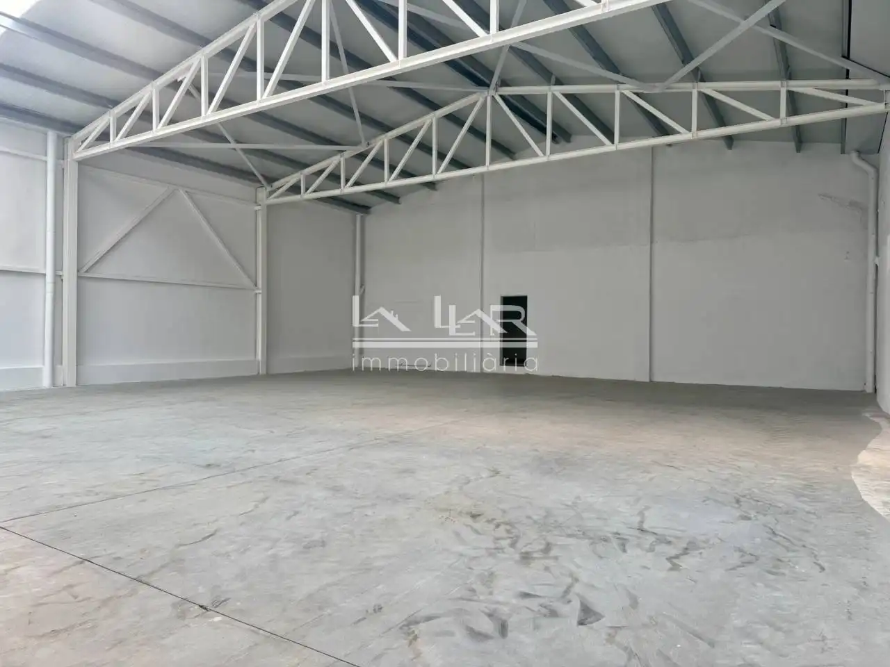 Industrial buildings for rent in Vic