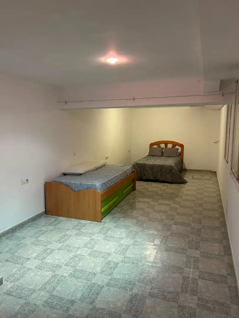 Apartamento de alquiler en Algeciras con Calefacción, Terraza y Amueblado