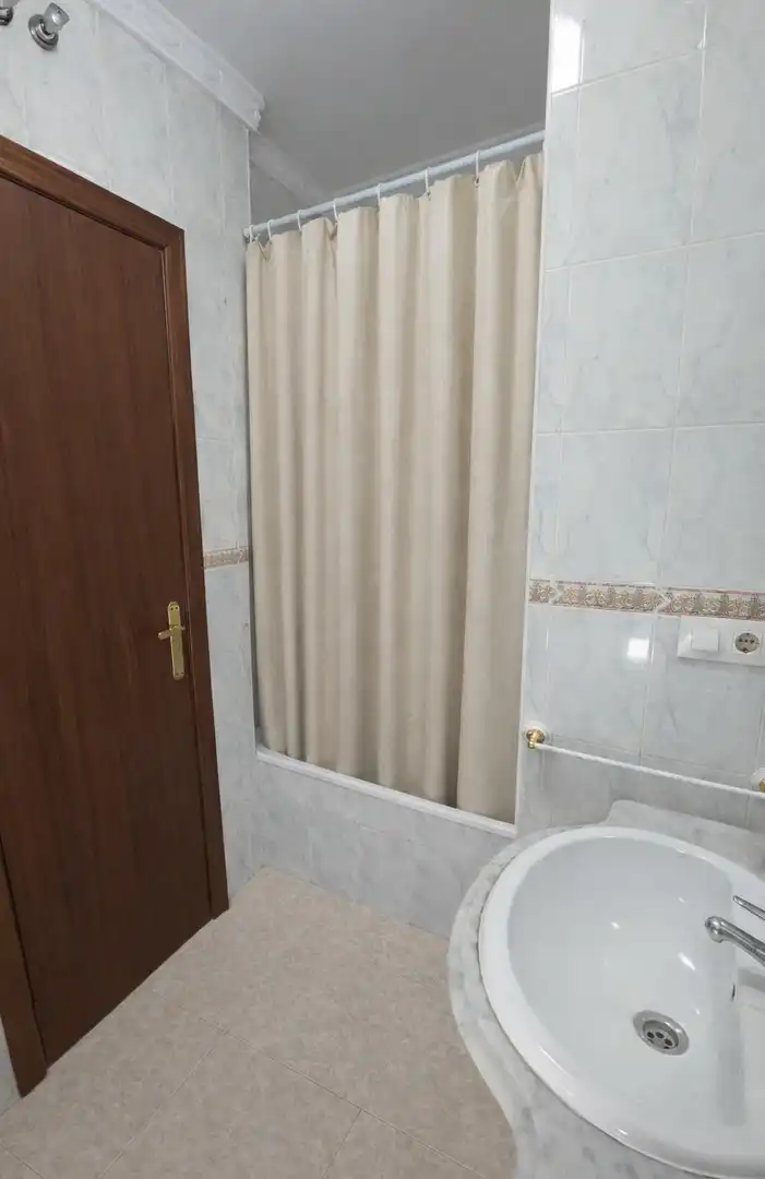 Bathroom of Flat for sale in Fuente de Cantos  with Air Conditioner, Furnished and Balcony