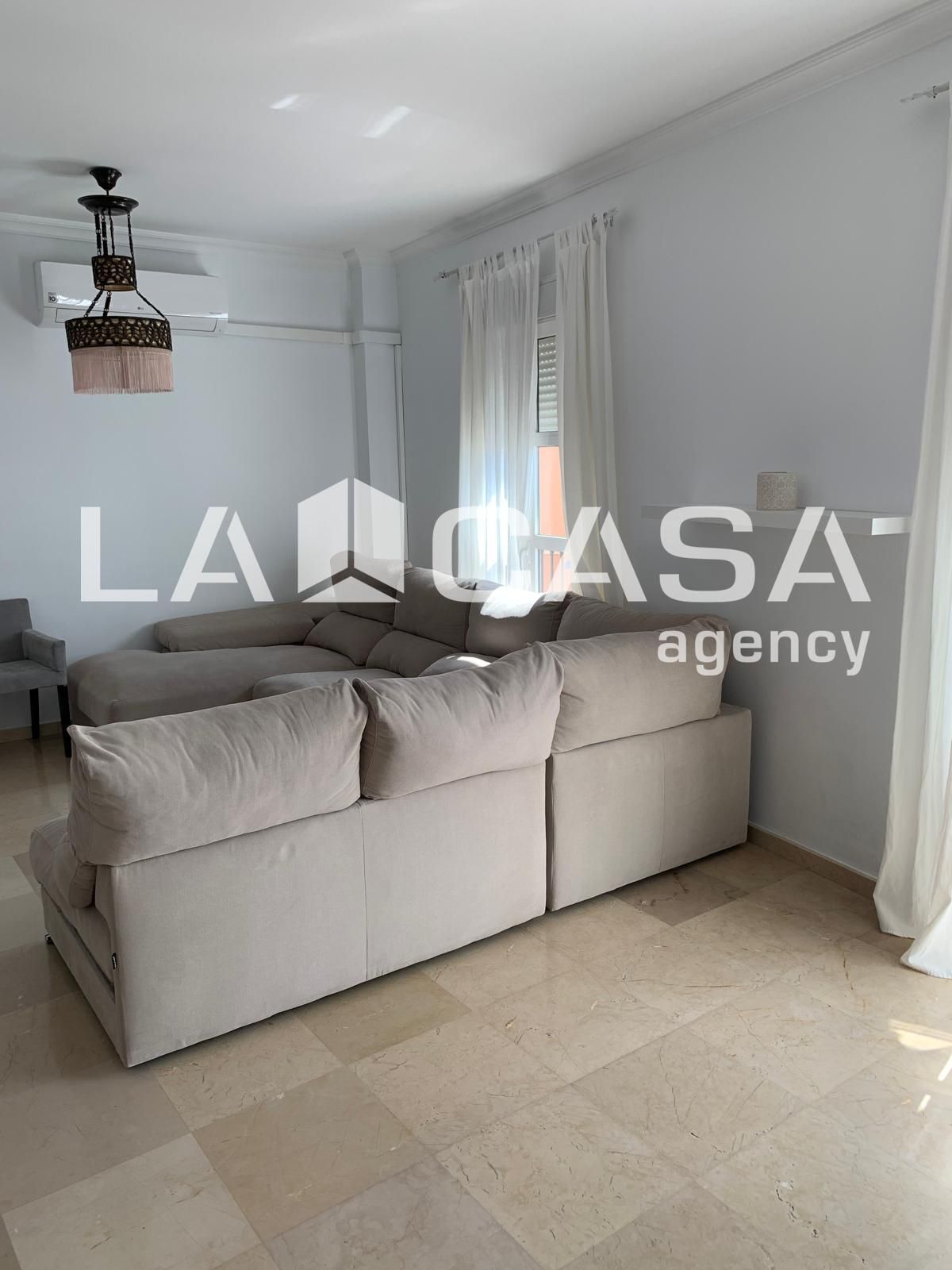 Sala d'estar de Pis en venda en Dos Hermanas amb Aire condicionat, Terrassa i Balcó