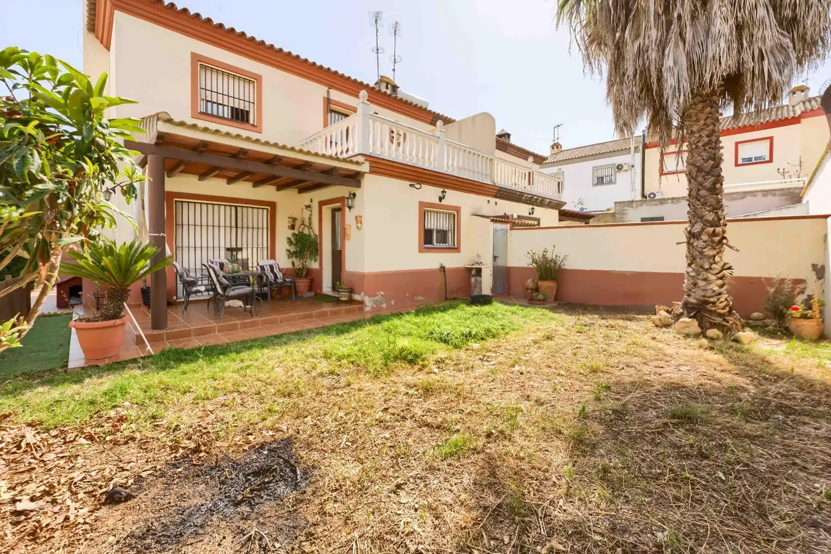 Exterior view of Houses for sale in Espartinas  with Air Conditioner, Heating and Private garden