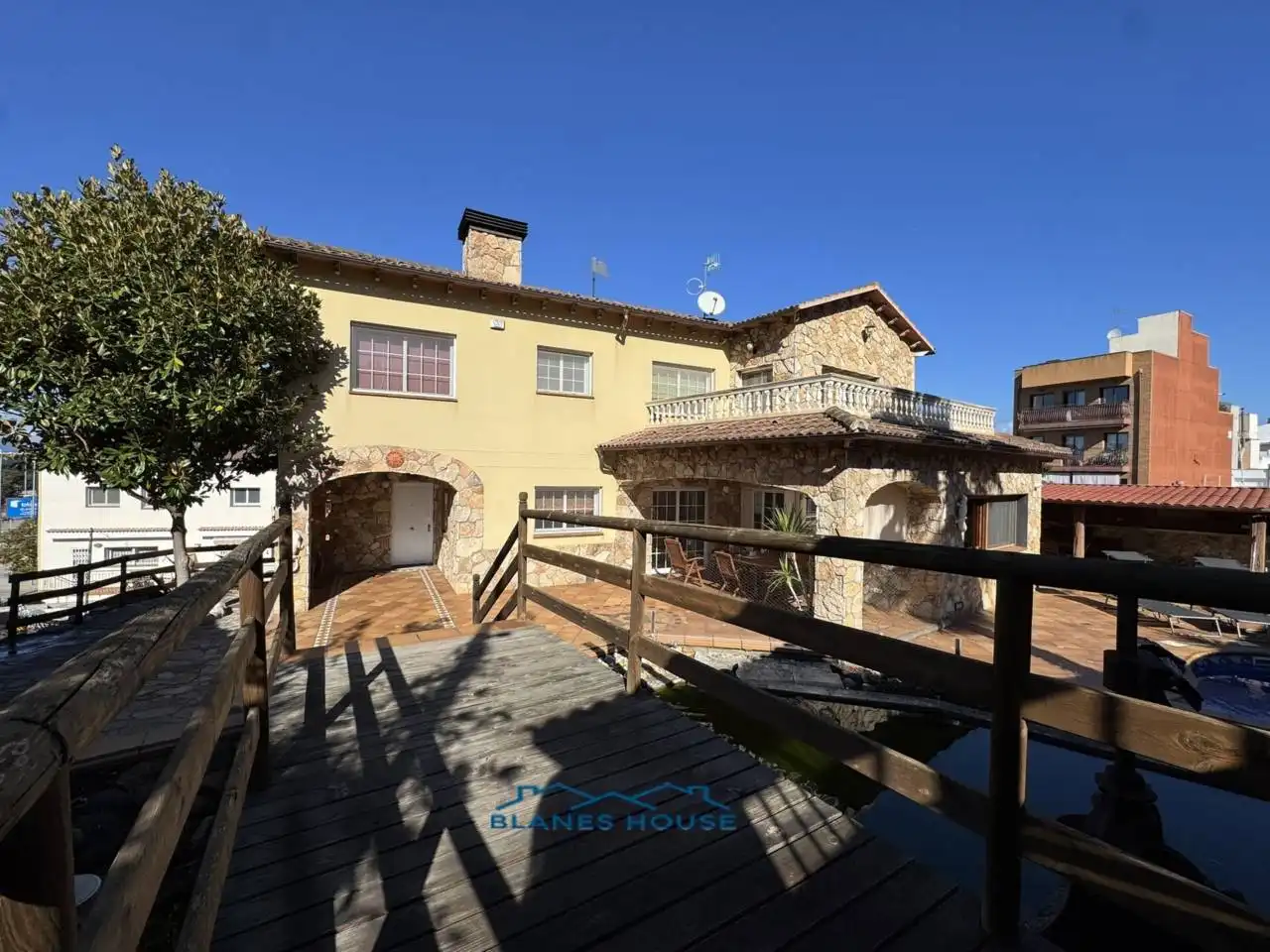 Vista exterior de Casa o xalet en venda en Blanes amb Aire condicionat, Calefacció i Jardí privat