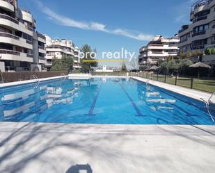 Swimming pool of Attic for sale in  Madrid Capital  with Air Conditioner, Terrace and Swimming Pool