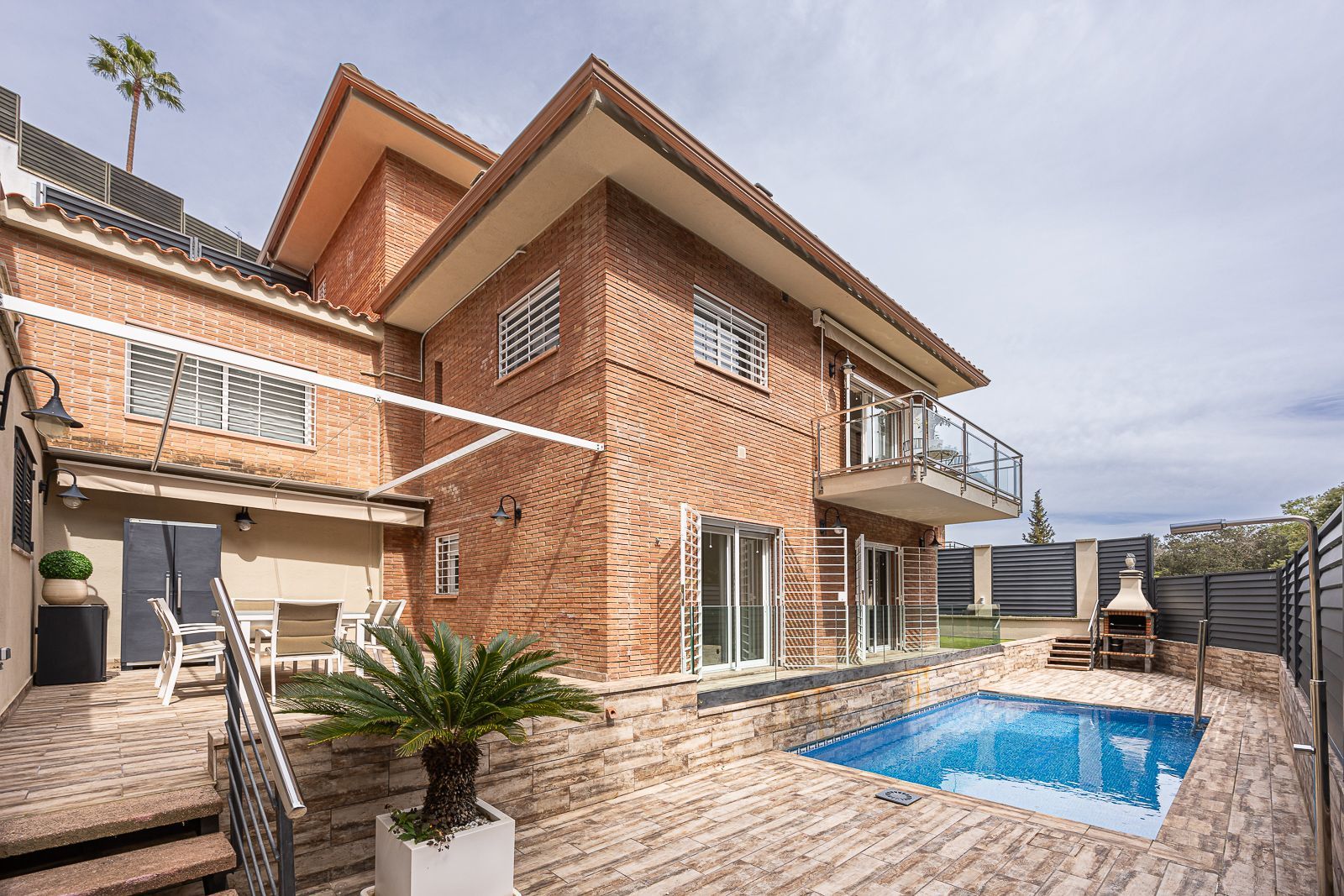 Exterior view of House or chalet for sale in Alella  with Heating, Private garden and Parquet flooring