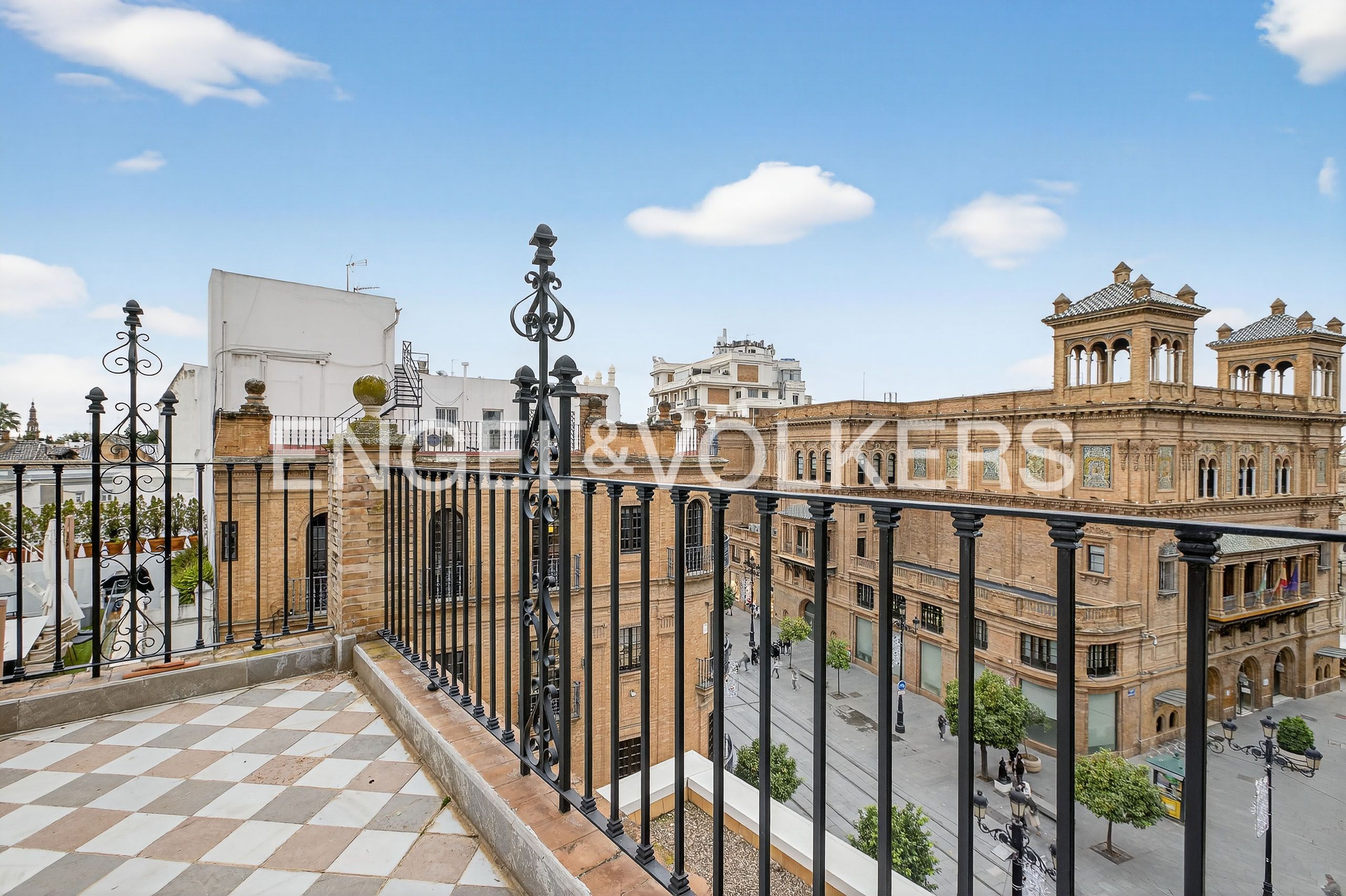 Terrace of House or chalet for sale in  Sevilla Capital  with Air Conditioner, Heating and Parquet flooring