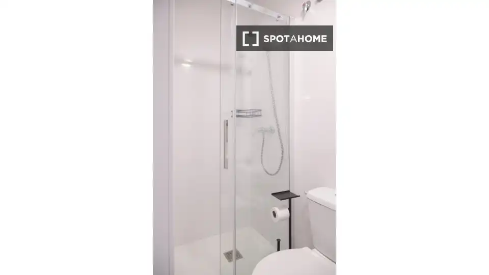 Baño de Piso de alquiler en Madrid con Aire acondicionado, Calefacción y Amueblado
