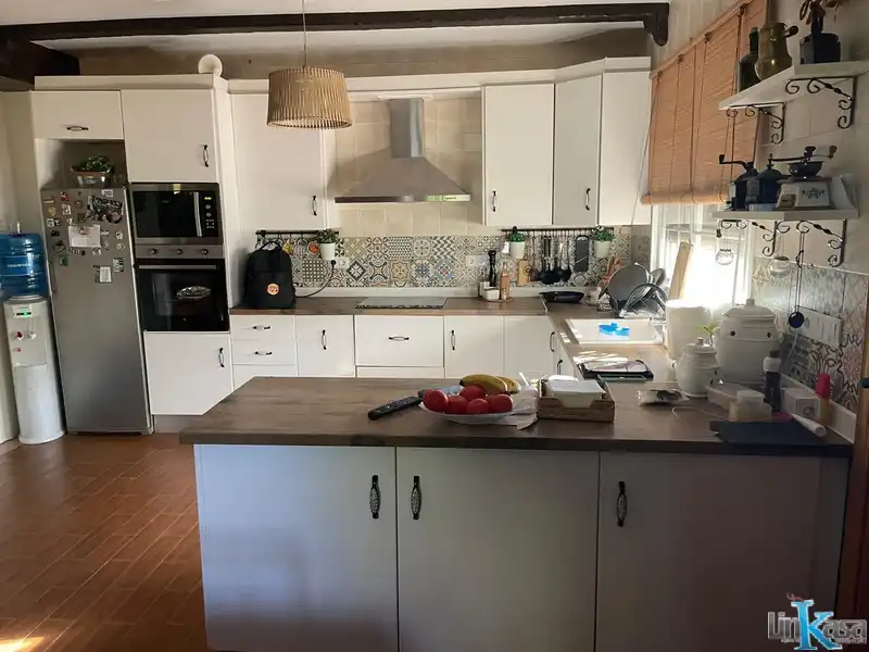 Cuina de Casa o xalet en venda en Linares amb Jardí privat, Piscina i Moblat