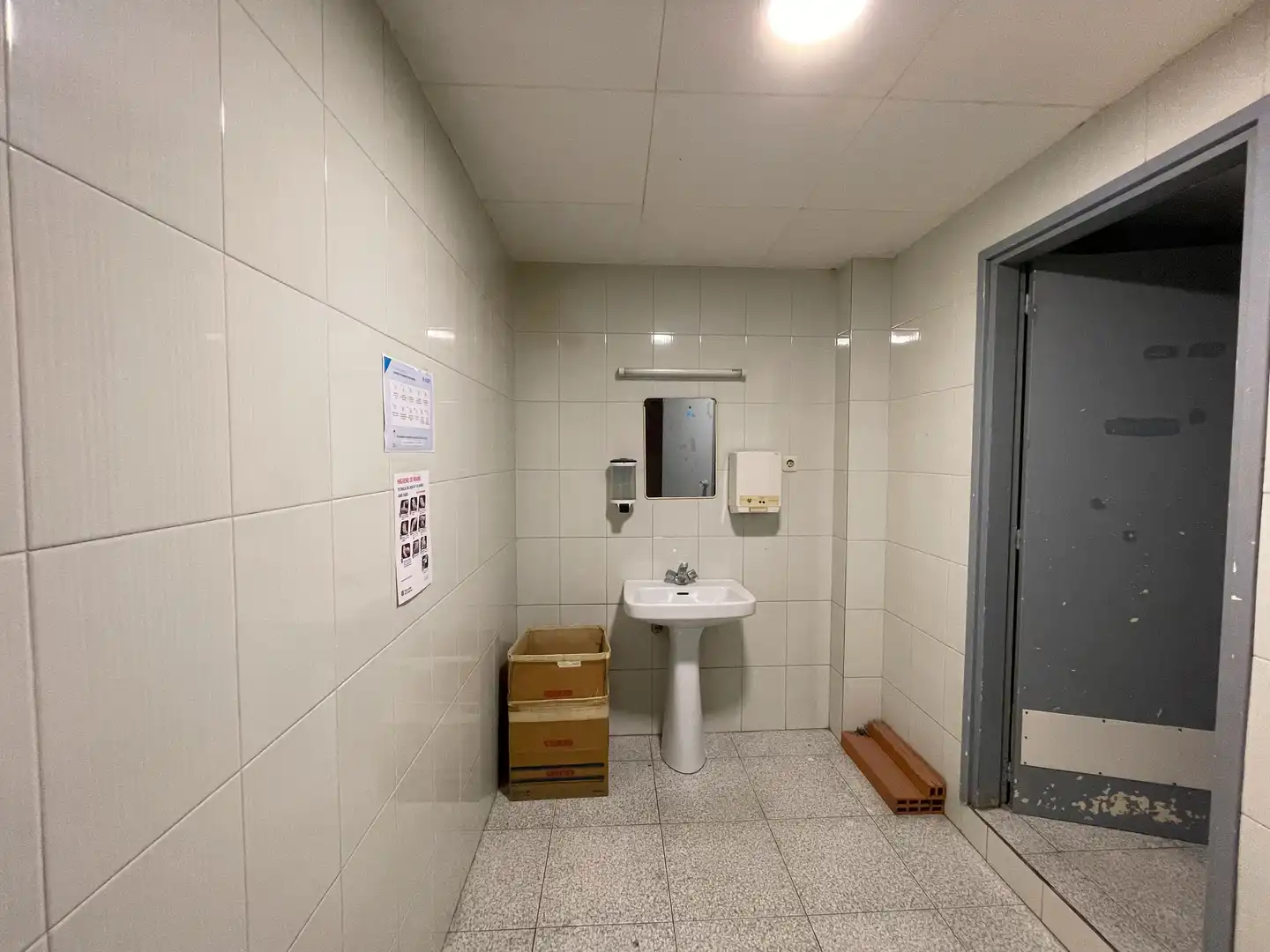 Badezimmer von Geschaftsraum zur Miete in Badalona