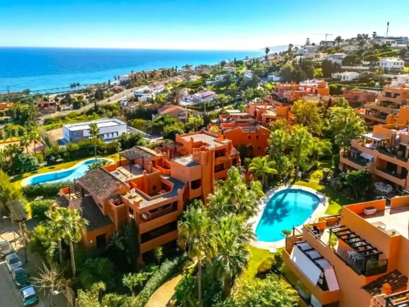 Vista exterior de Piso en venta en Estepona con Aire acondicionado, Piscina y Balcón