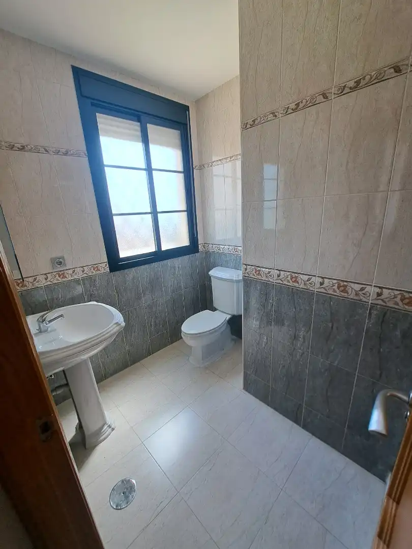 Bany de Casa o xalet en venda en Dos Hermanas amb Aire condicionat, Terrassa i Forn