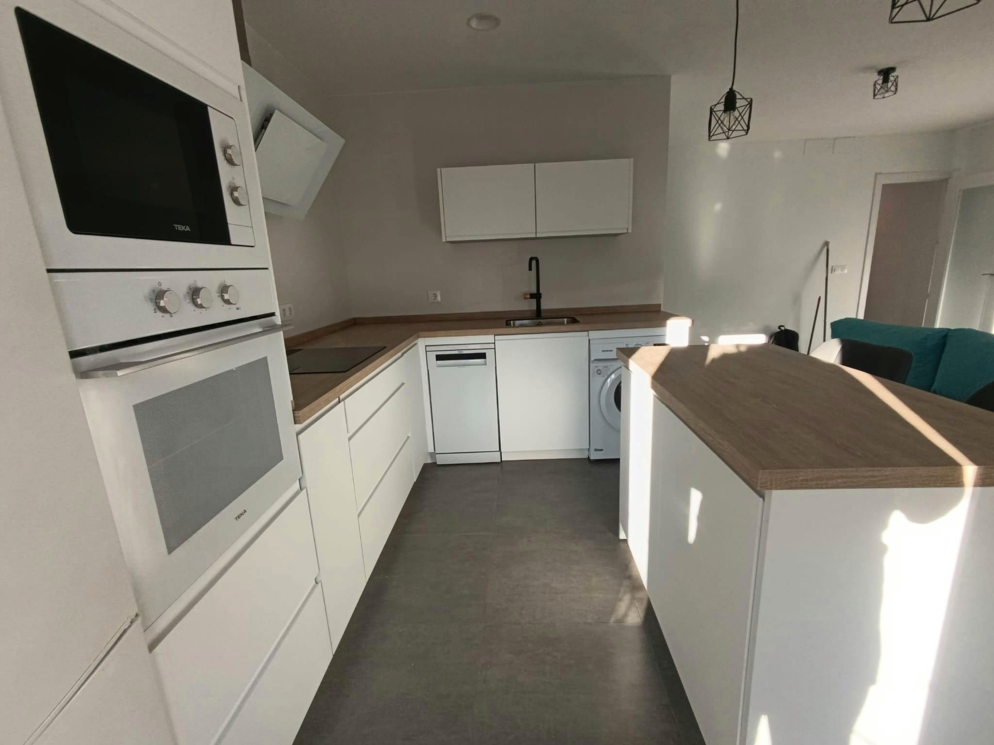 Kitchen of Flat for rent in  Sevilla Capital  with Air Conditioner, Heating and Furnished