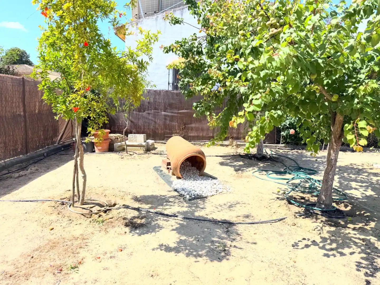 Garden of Houses for sale in Hinojos  with Air Conditioner, Heating and Private garden