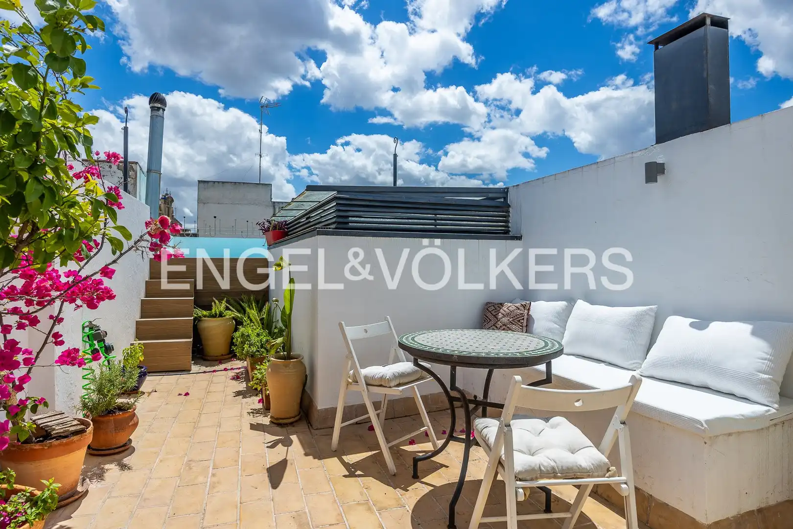 Terraza de Casa o chalet en venta en Sevilla con Aire acondicionado, Calefacción y Jardín privado