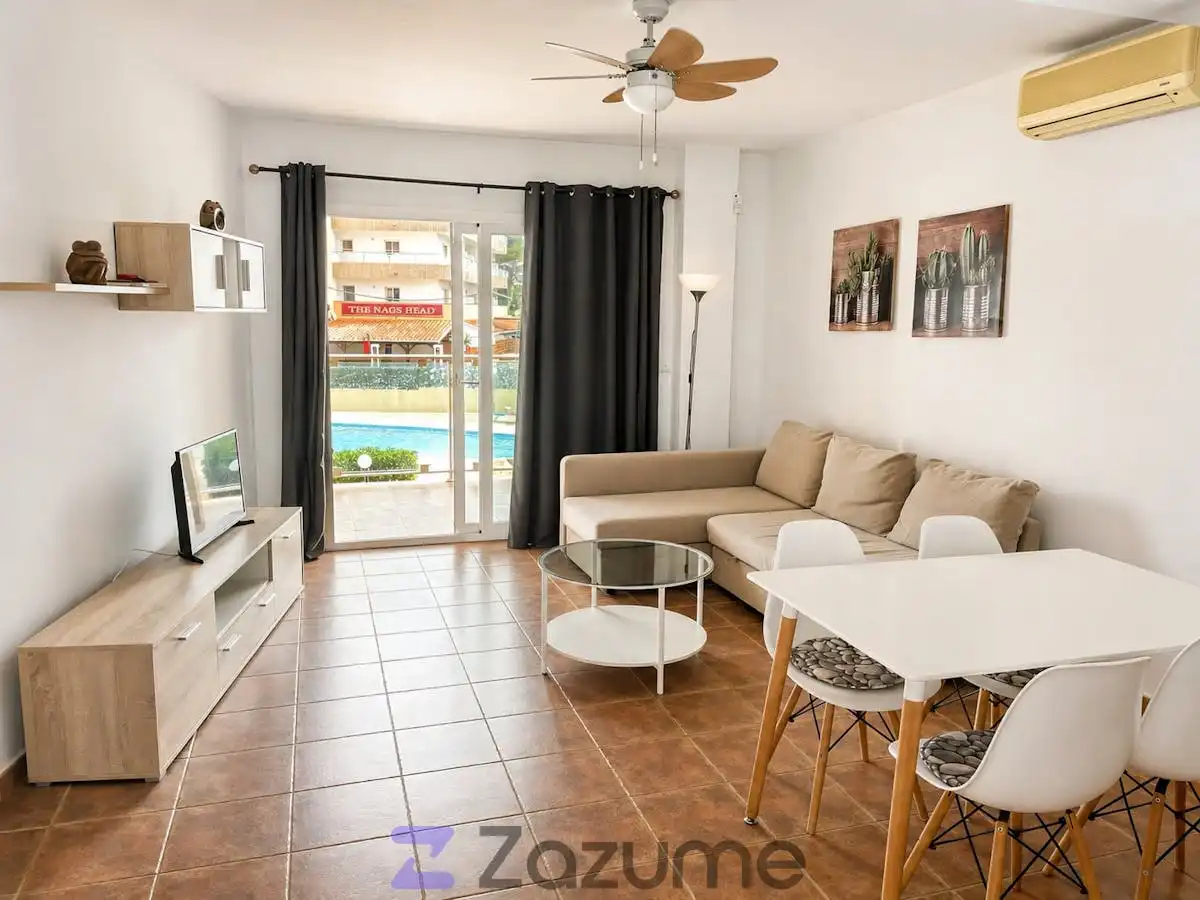 Sala d'estar de Apartament de lloguer en Santa Eulària des Riu amb Aire condicionat, Piscina i Moblat