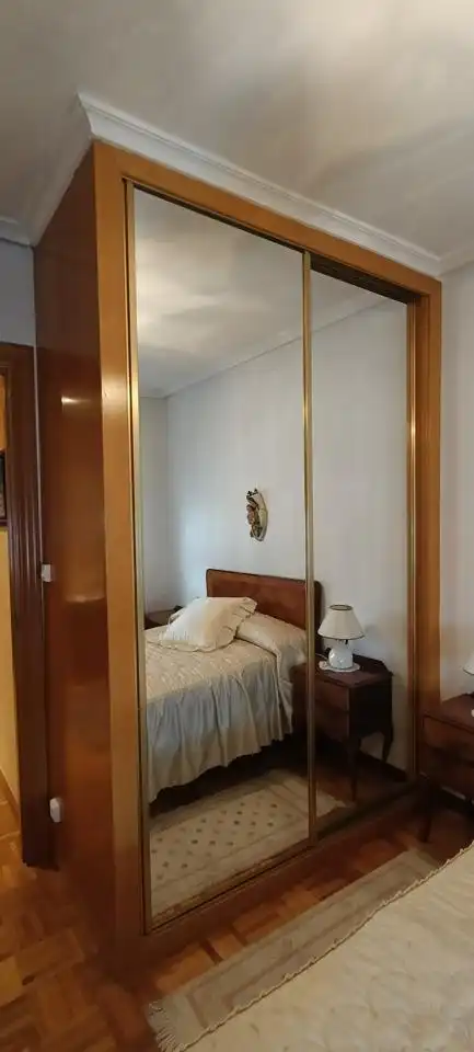 Habitación de Apartamento en venta en León Capital  con Calefacción, Parquet y Terraza