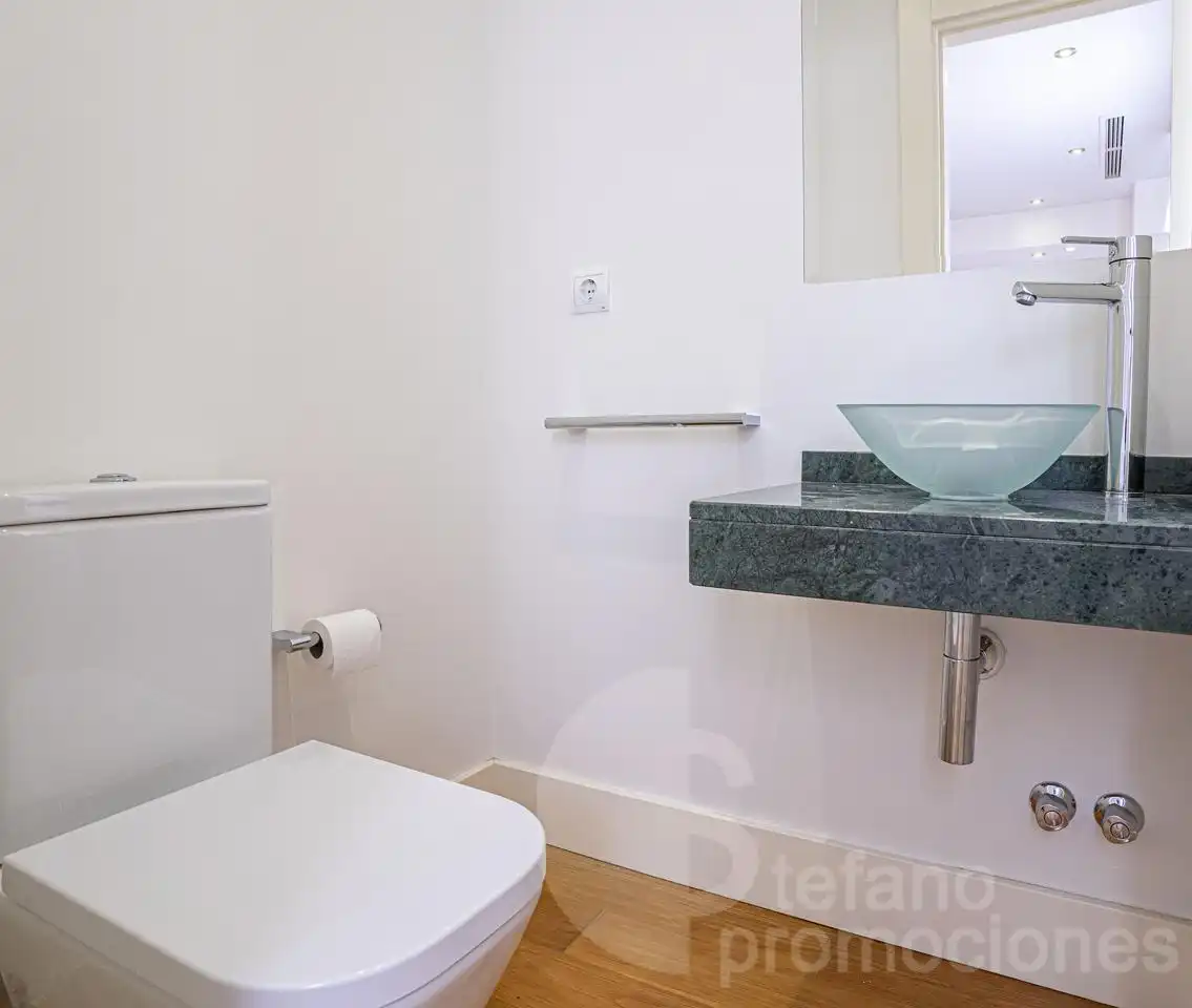 Badezimmer von Dachboden zur Miete in Málaga mit Klimaanlage, Heizung und Parkett